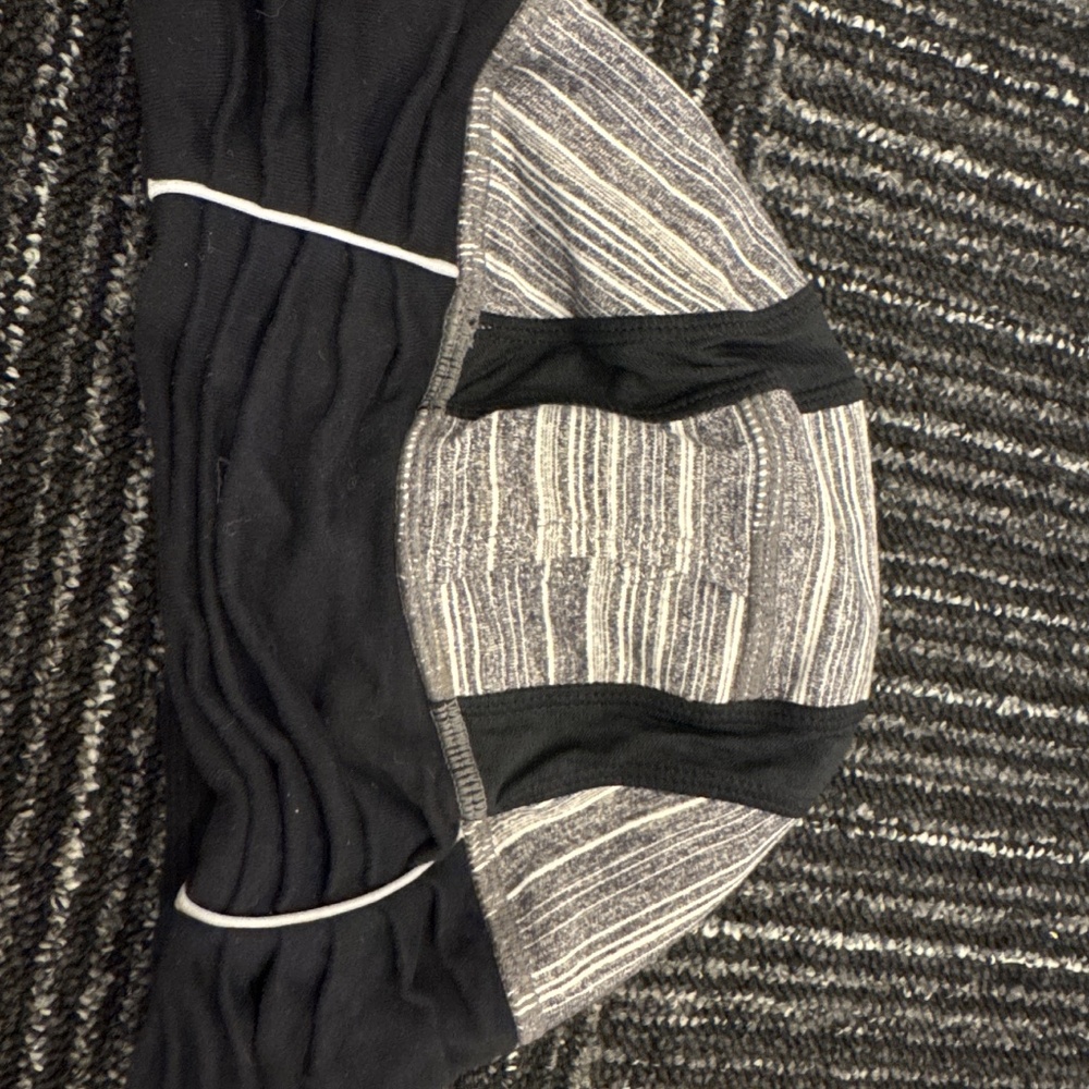 Lululemon beanie hat - Picture 2 of 3